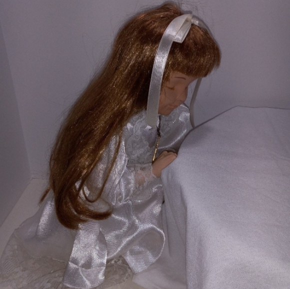 Vintage 10" Tall Porcelain Kneeling/Praying Soft Body Communion Doll No Stand - Picture 2 of 9